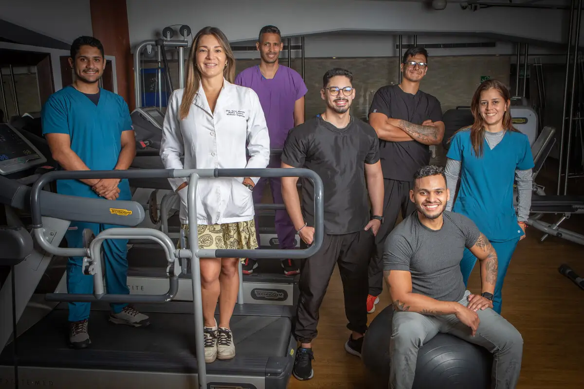 Especialistas del Centro Médico Deportivo MEDKAR