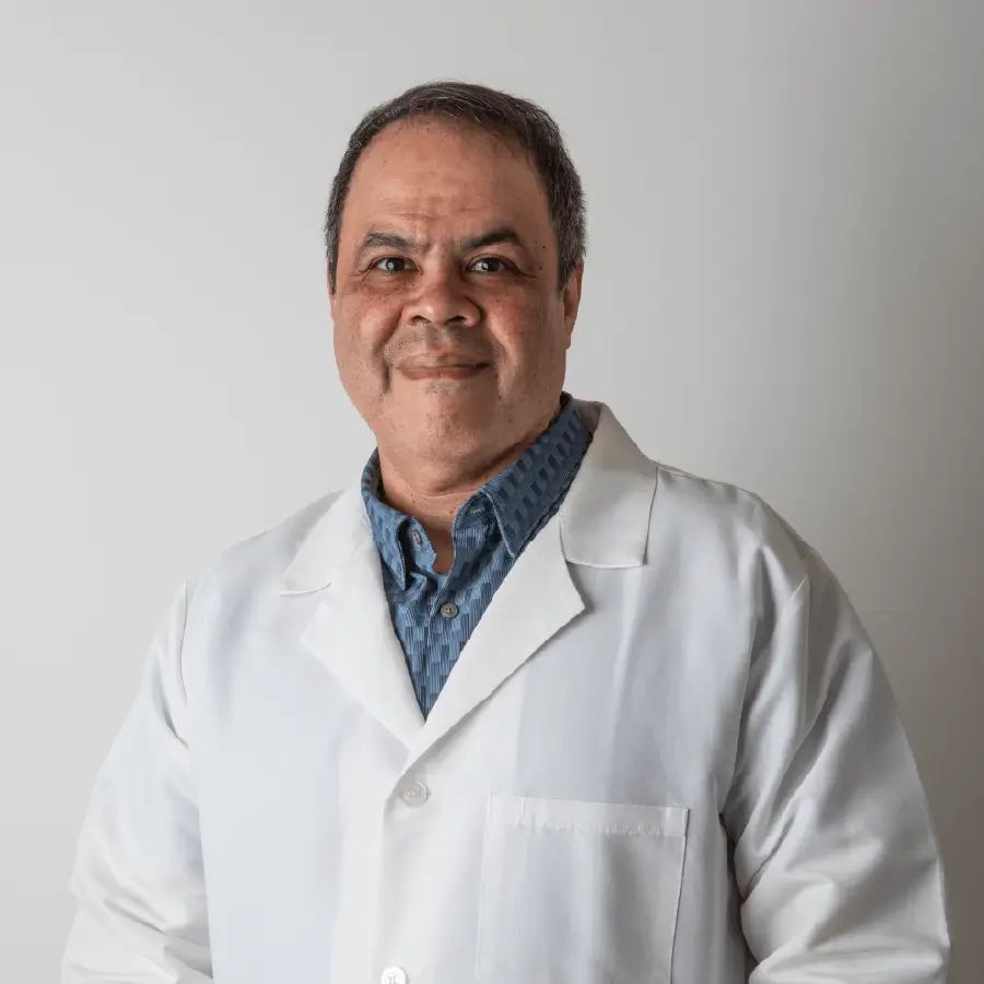 Dr. Alexander Hernández